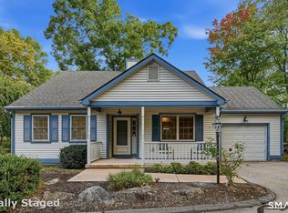 2 Hawthorne Ln #2, Niantic, CT 06357