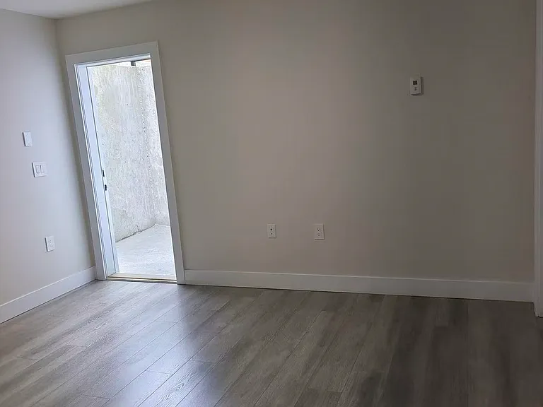 16XX Ellesmere Ave N #BACHELOR — Photo 6
