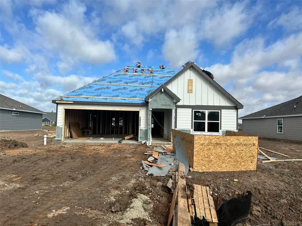 509 Harvest Lake Dr, Snook, TX 77878