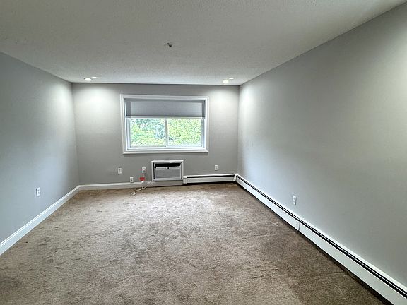 3rd image of 31 6th Ave APT 6