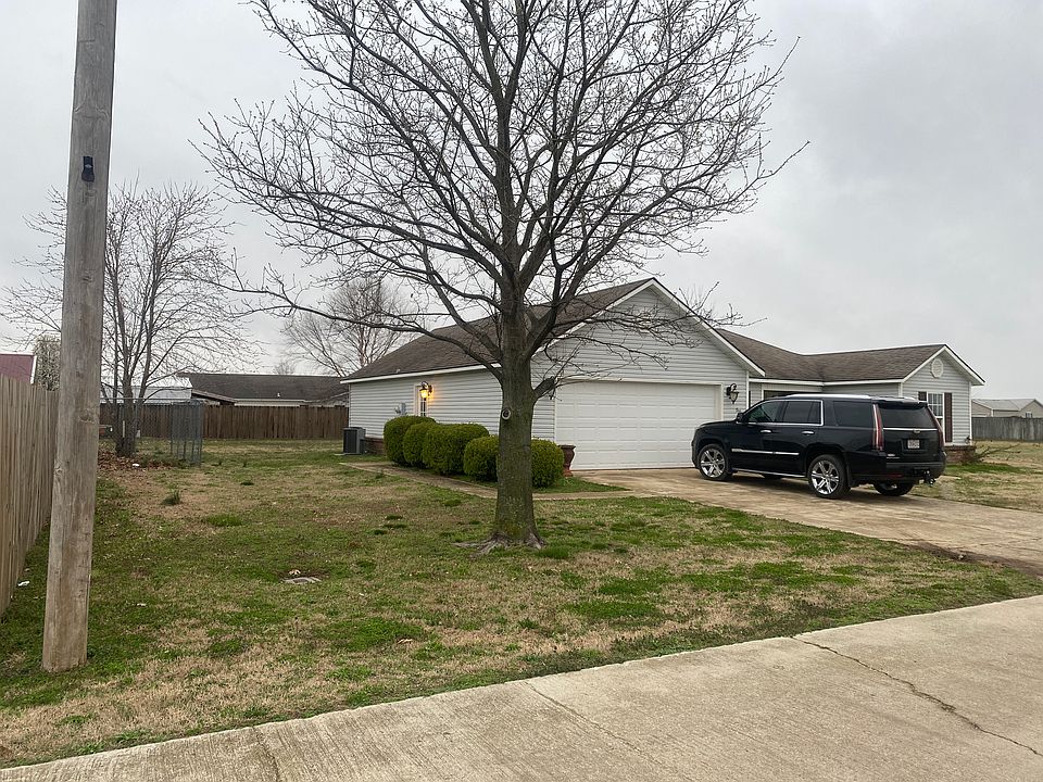 2nd image of 504 S Wheeler Dr