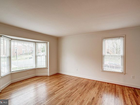 4th image of 4761 Gainsborough Dr