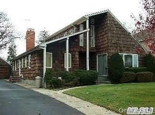 3 Norwich Ave, Lynbrook, NY 11563