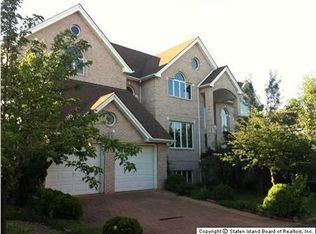 15 Powell Ln, Staten Island, NY 10312
