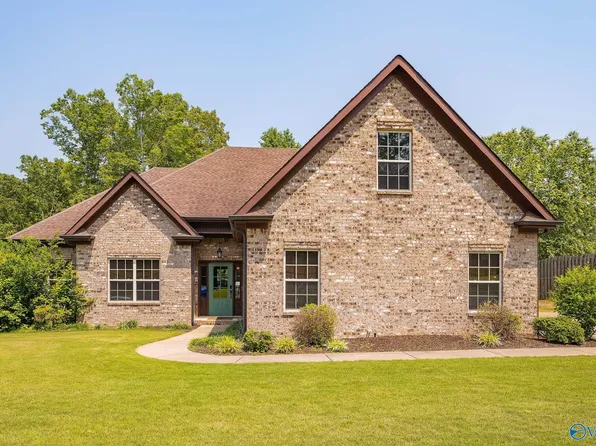 218 Cascade Dr, Florence, AL 35633