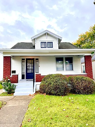 1044 Charles St Photo 1