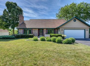 W267S8010 Stoney Point Ct, Mukwonago, WI 53149