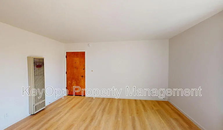 465 10th Ave #6 — Photo 8