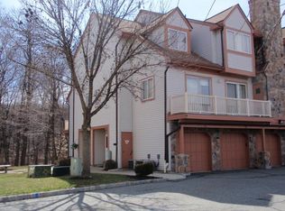 161 Woods Edge Dr, Succasunna, NJ 07876