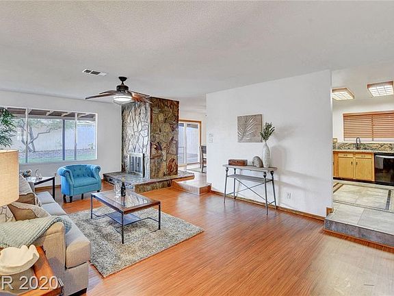 4th image of 4567 Bennett Dr