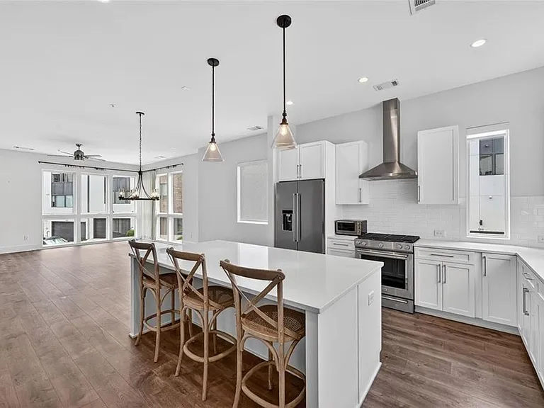 1214 Chelsea Cir NW — Photo 9