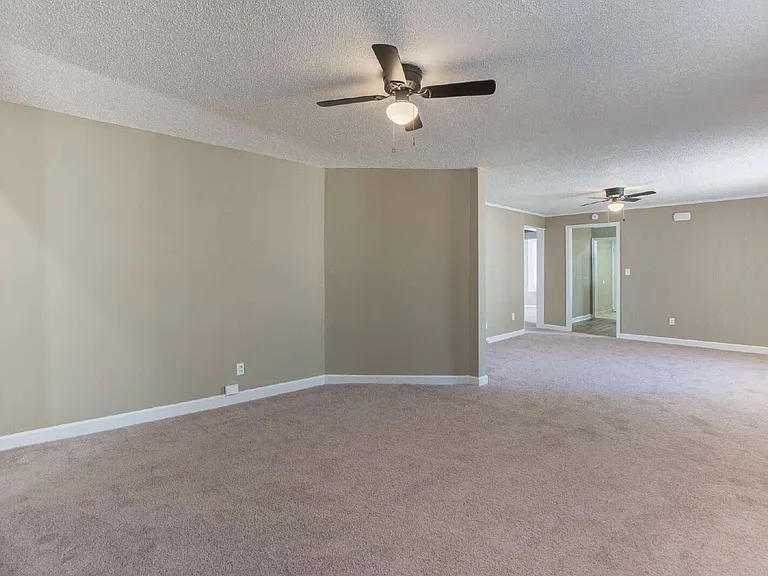 4907 Burke Ave — Photo 14