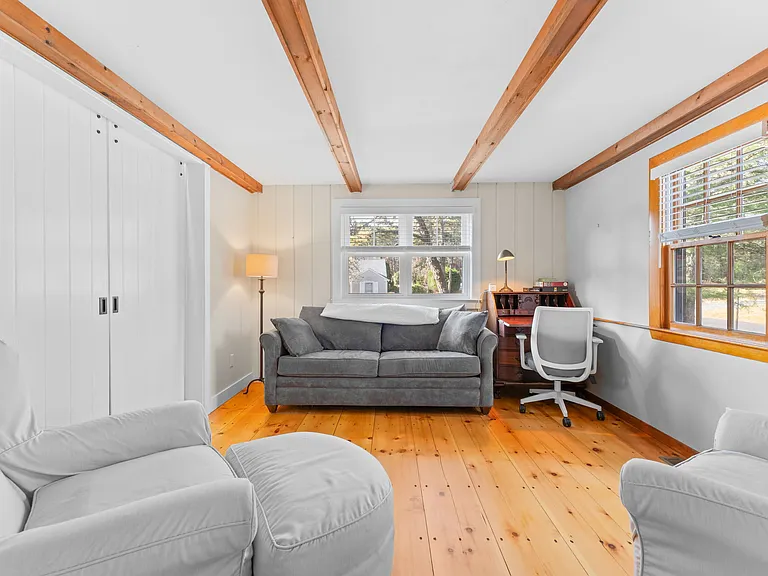 25 Robbins Rd — Photo 8