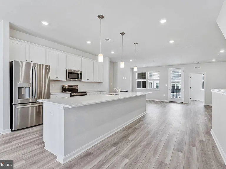 9670 Swallowtail Ln — Photo 32
