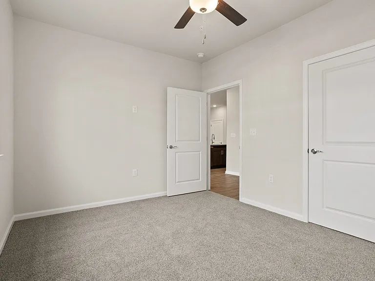 The Grande at Geyser Falls Luxury Apartments — Photo 41