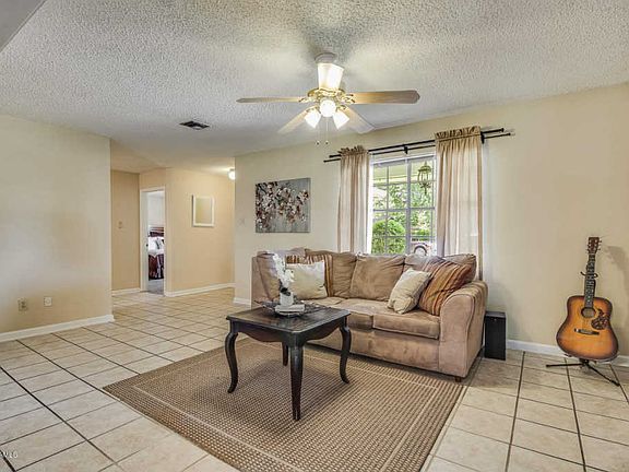 5th image of 213 Saint James Dr
