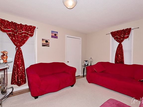 4th image of 439 Wainlow Ave