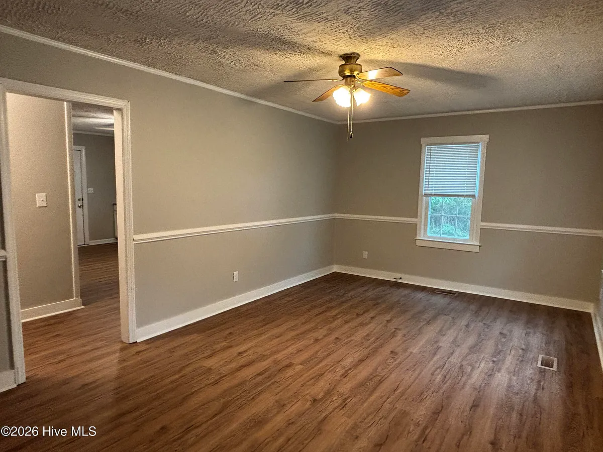 Building Photo - 2455 Quewhiffle Rd