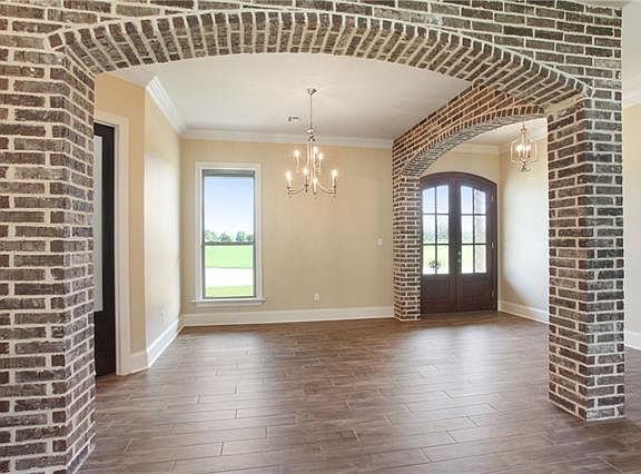 4th image of 77 Dogwood Dr