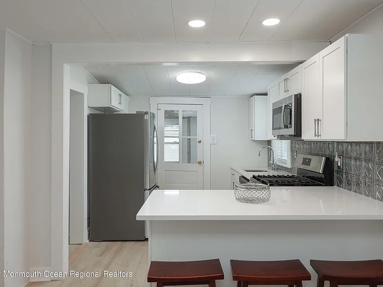 1233 Oakwood Rd — Photo 11