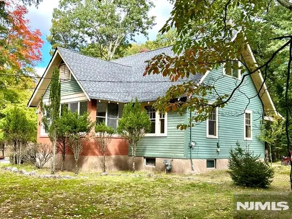 440 Cedar Lane, River Vale, NJ 07675