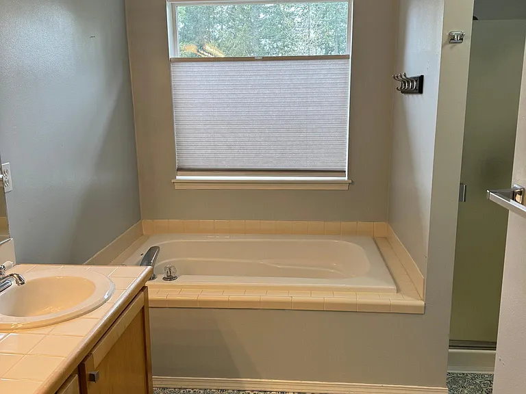 1252 NE Forest Rock Ln — Photo 17