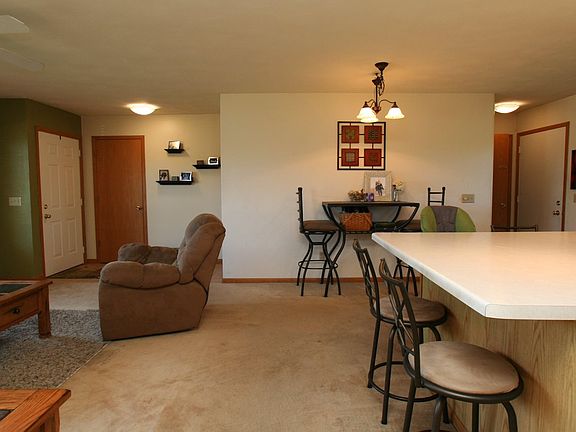 4th image of 3646 Balmoral Dr