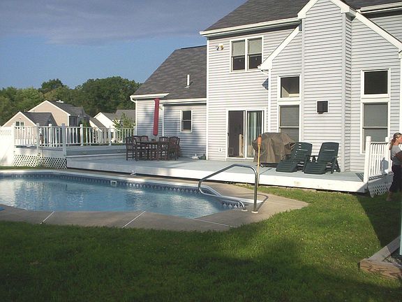3rd image of 5 Ledgewood Dr