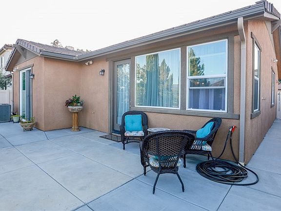 5th image of 986 Portola Ct