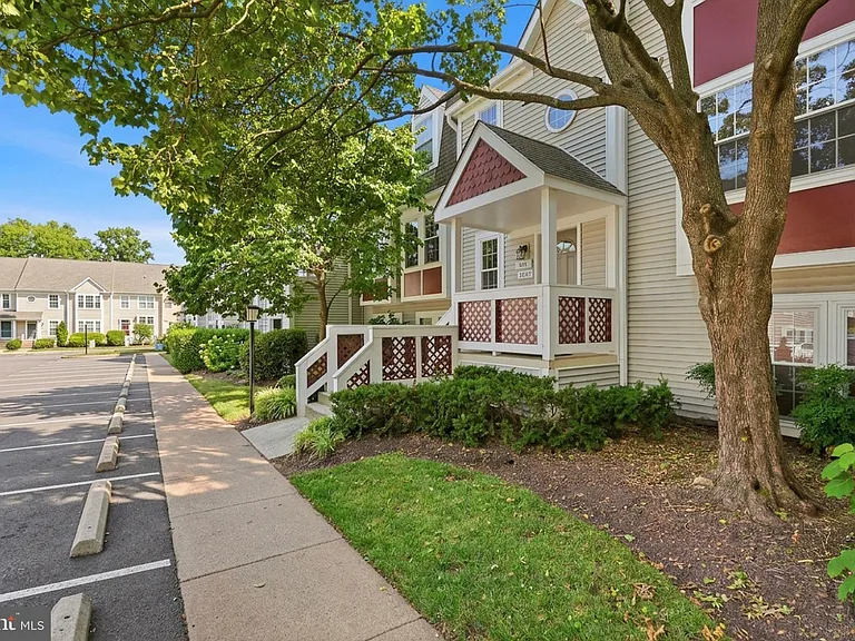 12891 Grays Pointe Rd #12891B — Photo 2