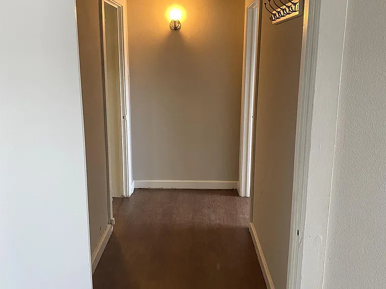 Frances Apartments — Photo 10