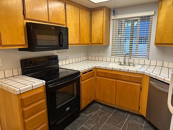 4th image of 1038 Cedar Gables Dr
