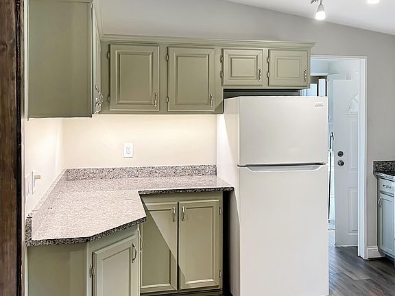 5th image of 259 Gaines Cir