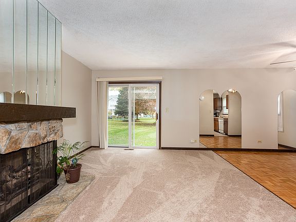 4th image of 5329 Woodland Dr APT A