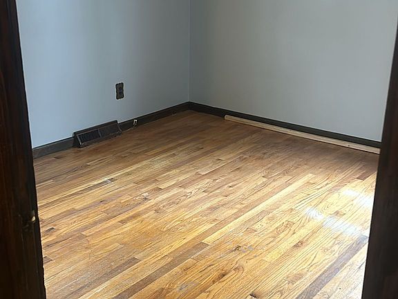 2nd image of 1274 Applewood Ave