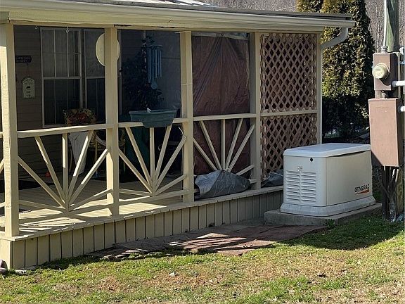 5th image of 835 Greenwood Dr