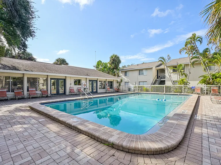 Sarasota South — Photo 31