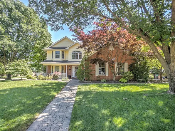 11 Aspenleaf Ln, Belleville, IL 62223