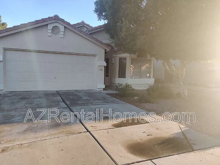 493 E Cantebria Dr — Photo 4