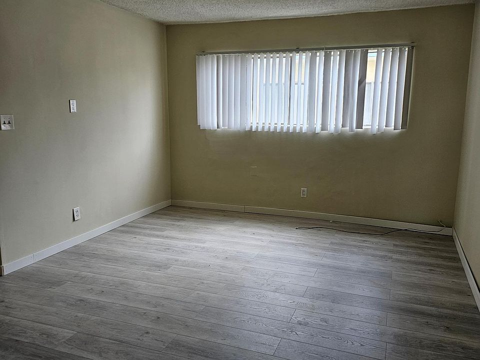 1st image of 1363 E Acacia Ave #6