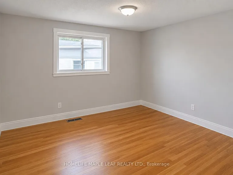 23 Barrett Cres — Photo 10