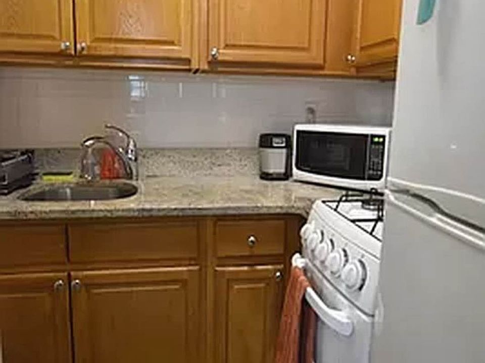 2nd image of 89 Bleecker St APT 4C