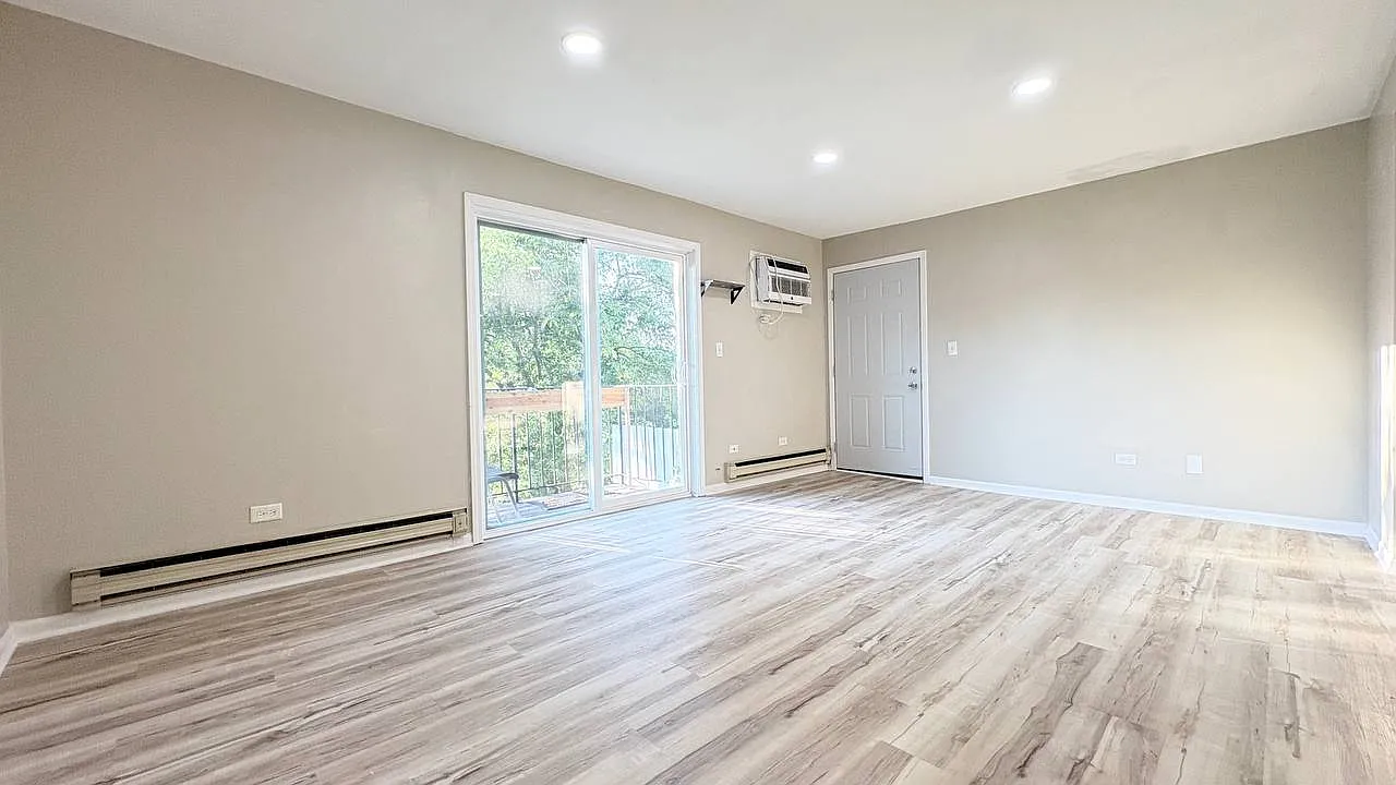 2 bed, 850 sqft, $1,599 — Photo 2