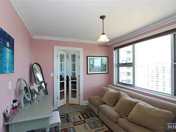 4th image of 2000 Linwood Ave APT 21U