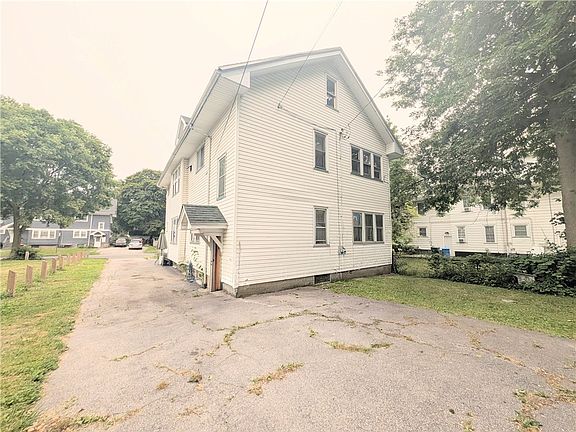 2nd image of 563-565 Woodbine Ave