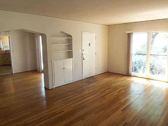 2nd image of 303 E Mariposa Ave