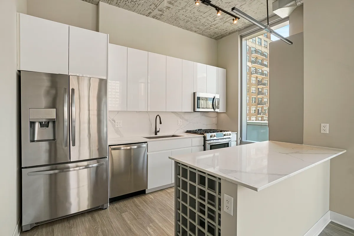 Building Photo - 808 N Wells St #1/1