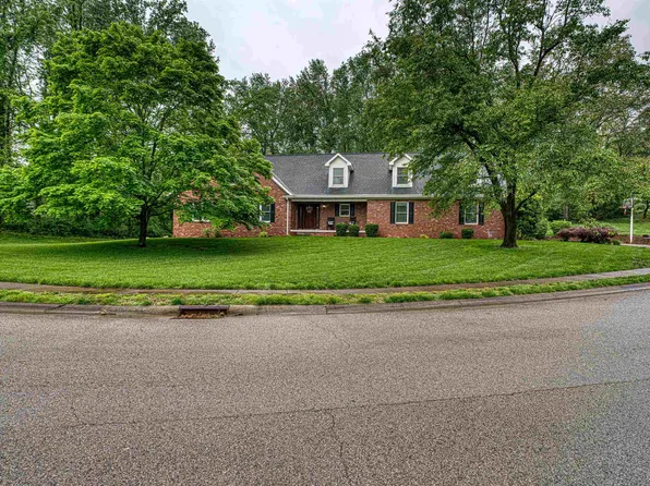 1075 Country Club Dr, Henderson, KY 42420
