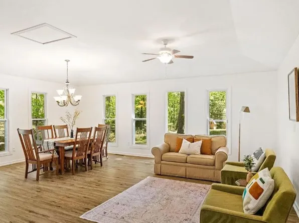 5801 Lindenwood Dr, Matthews, NC 28104