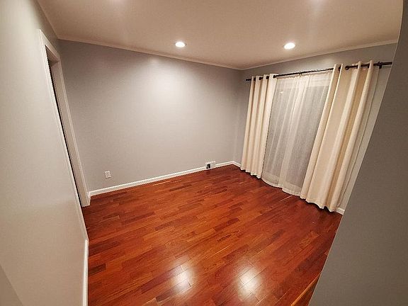 4th image of 8004 Pine St